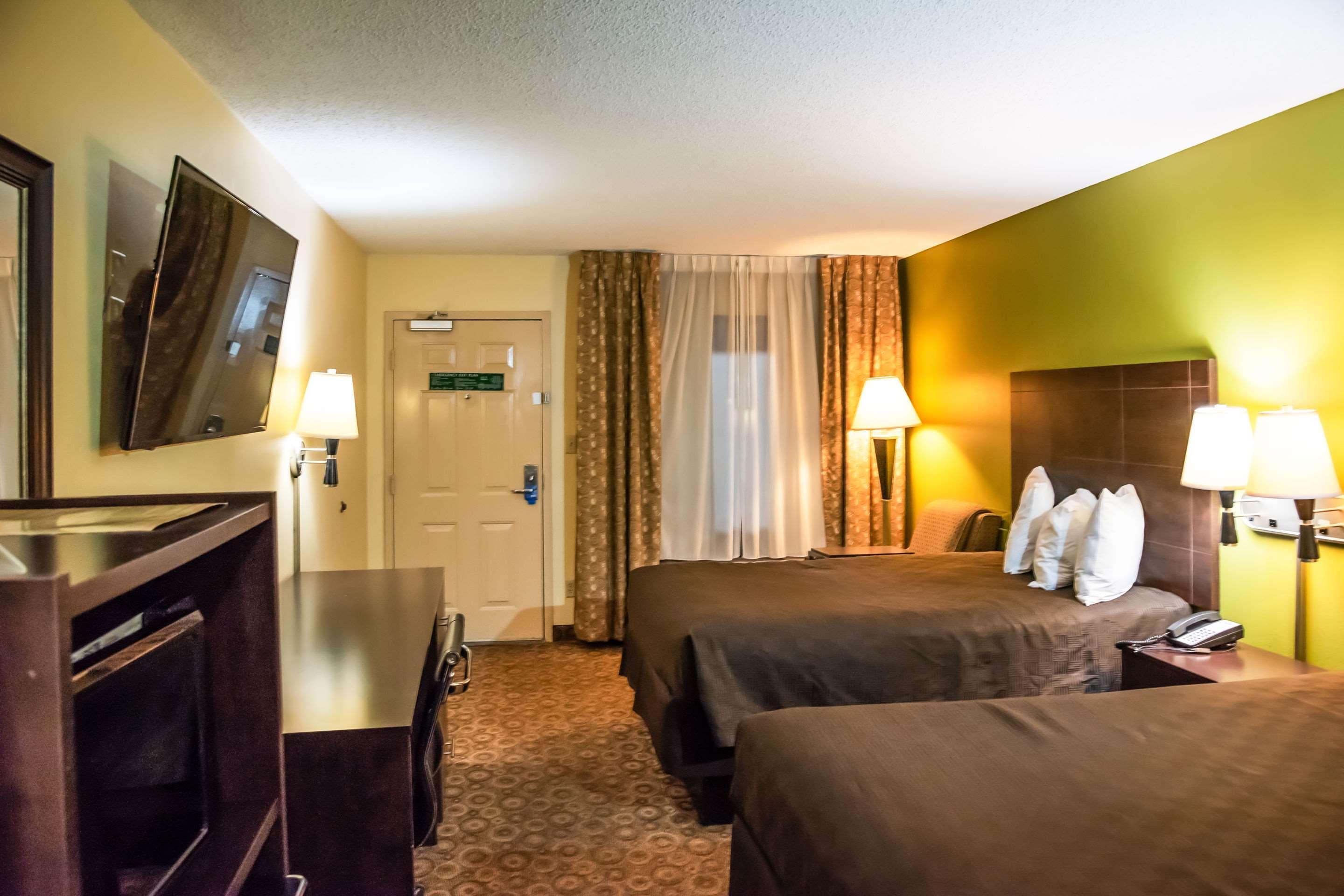 Rodeway Inn & Suites クラークスビル エクステリア 写真