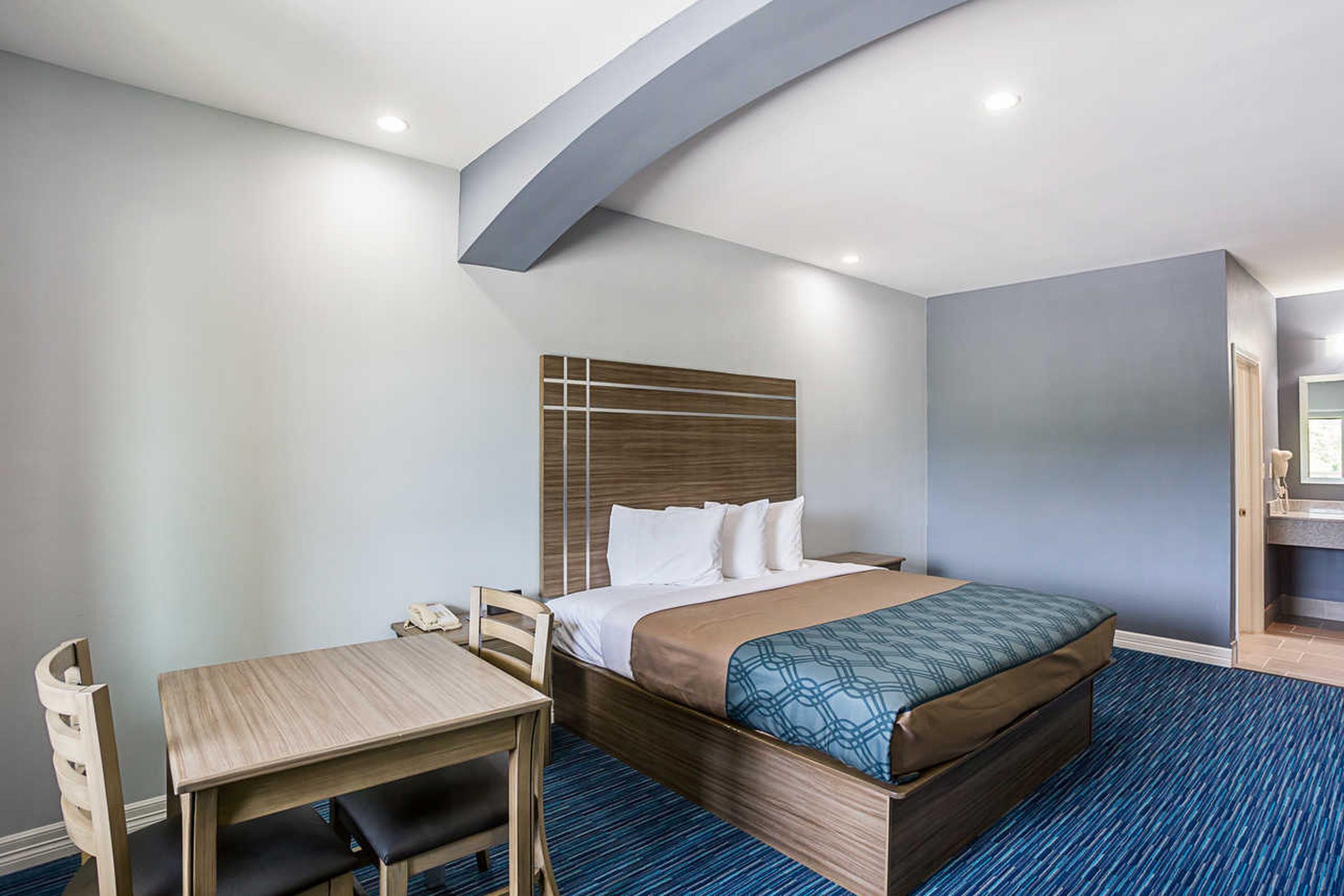 Rodeway Inn & Suites クラークスビル エクステリア 写真
