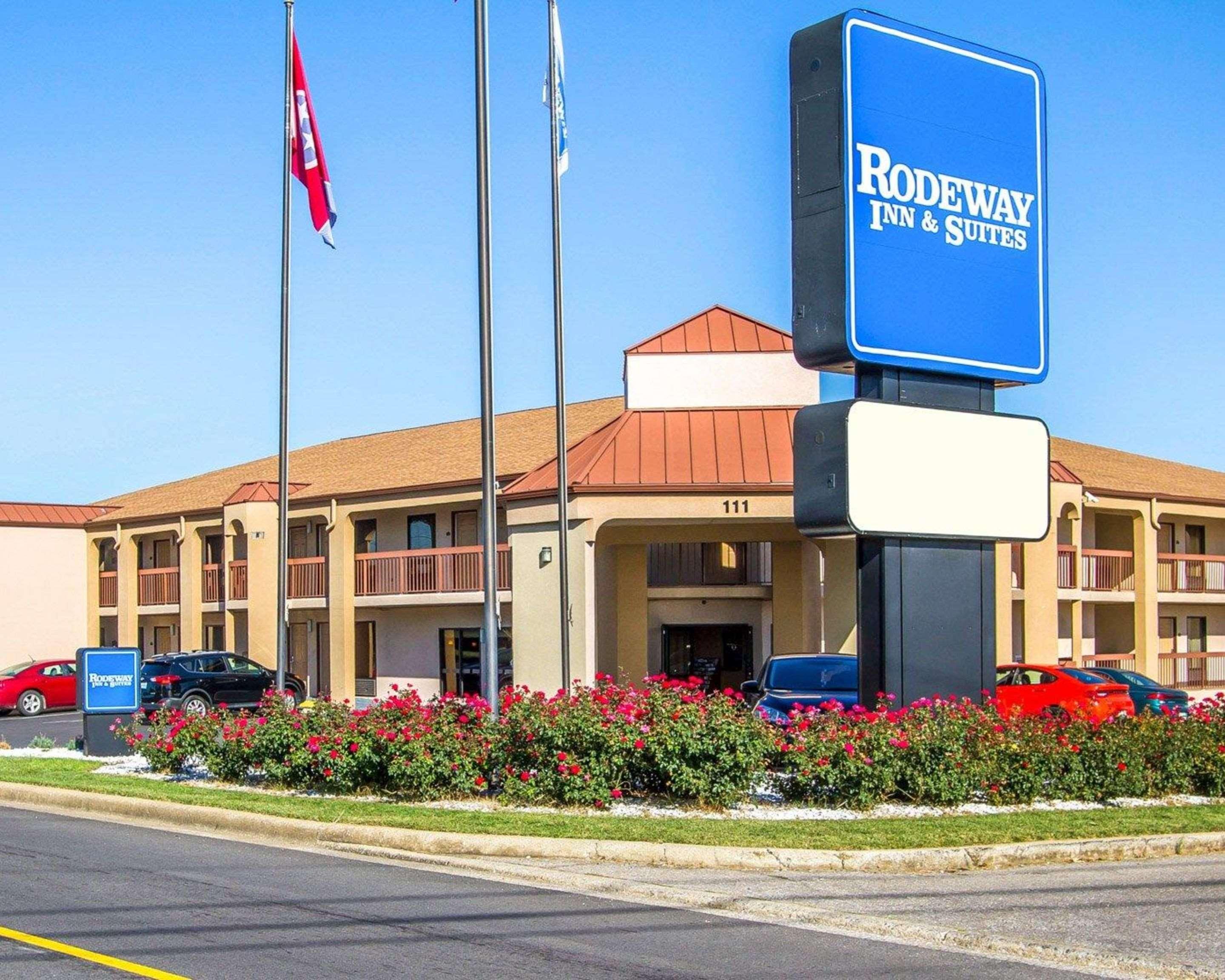 Rodeway Inn & Suites クラークスビル エクステリア 写真