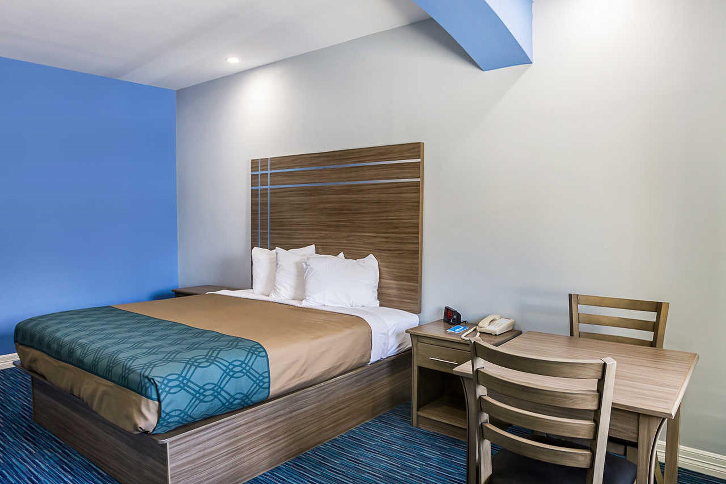 Rodeway Inn & Suites クラークスビル エクステリア 写真