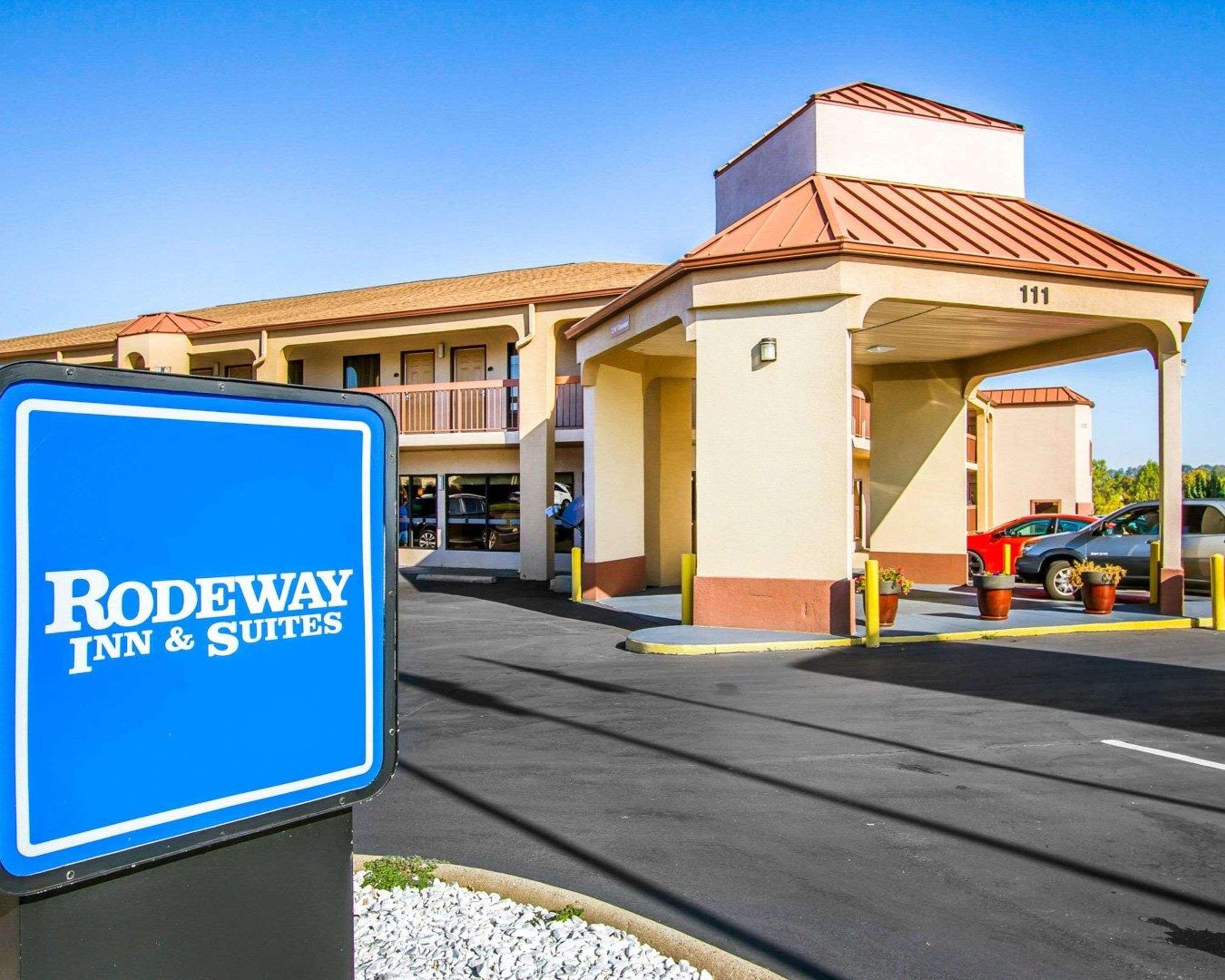 Rodeway Inn & Suites クラークスビル エクステリア 写真