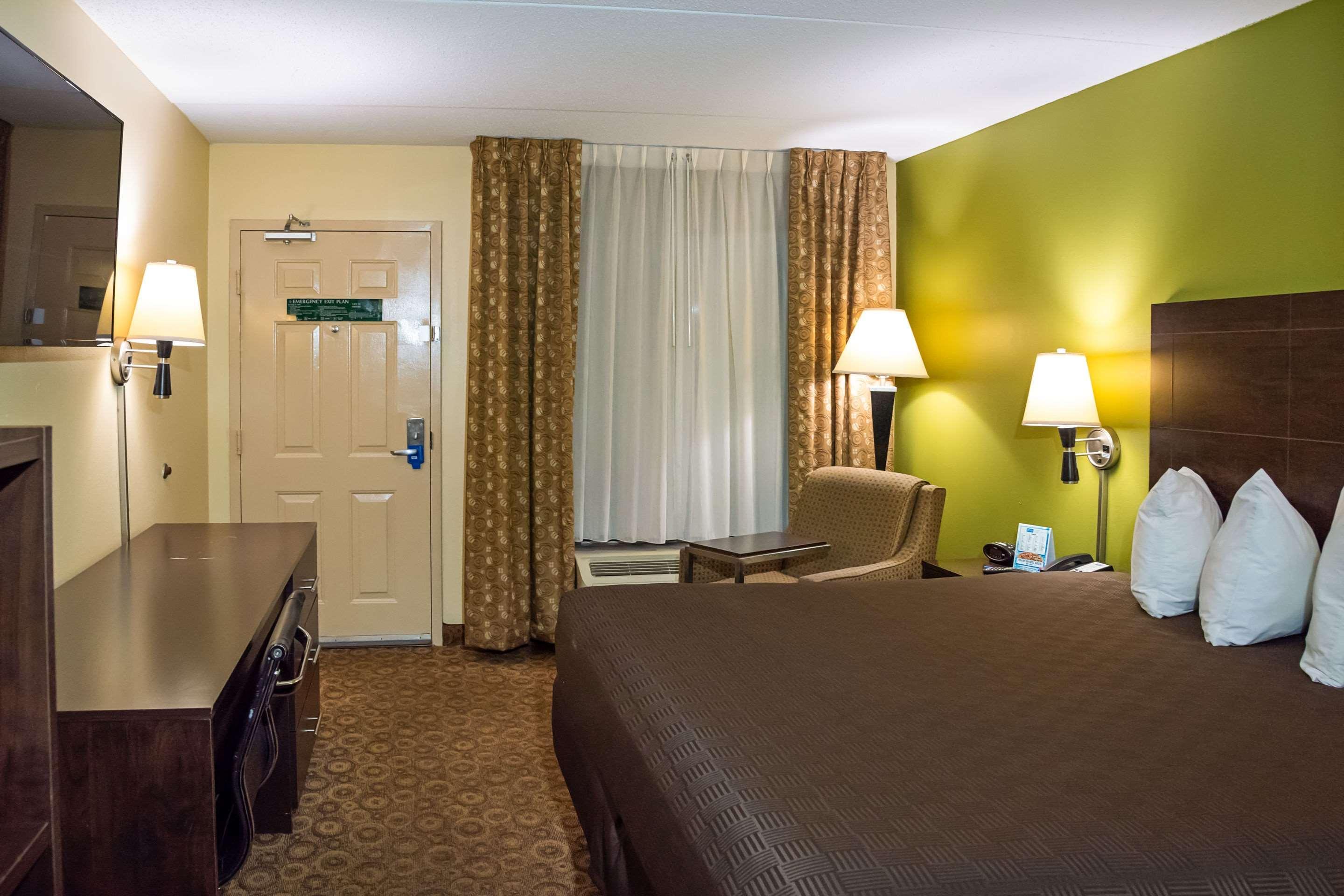 Rodeway Inn & Suites クラークスビル エクステリア 写真