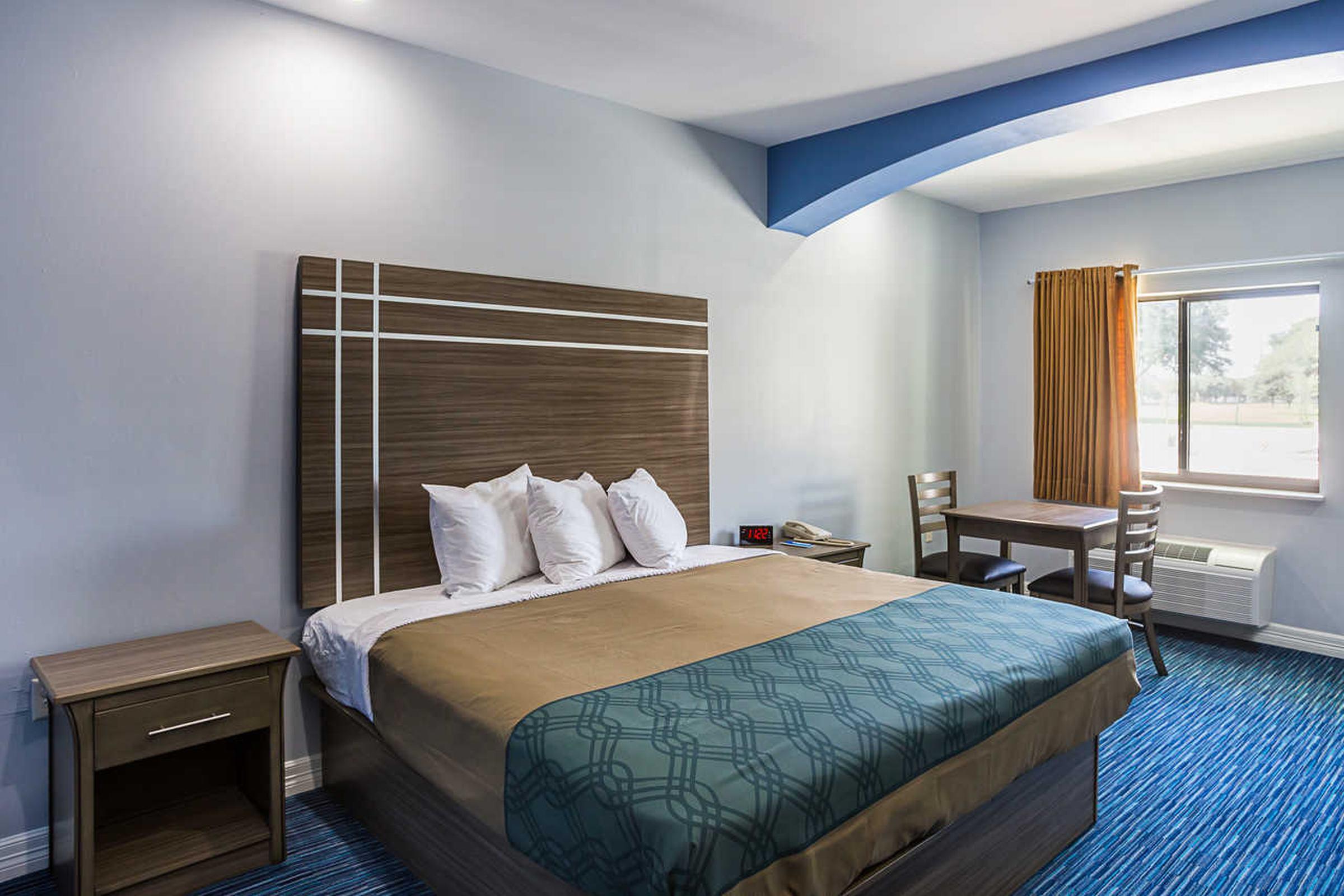 Rodeway Inn & Suites クラークスビル エクステリア 写真