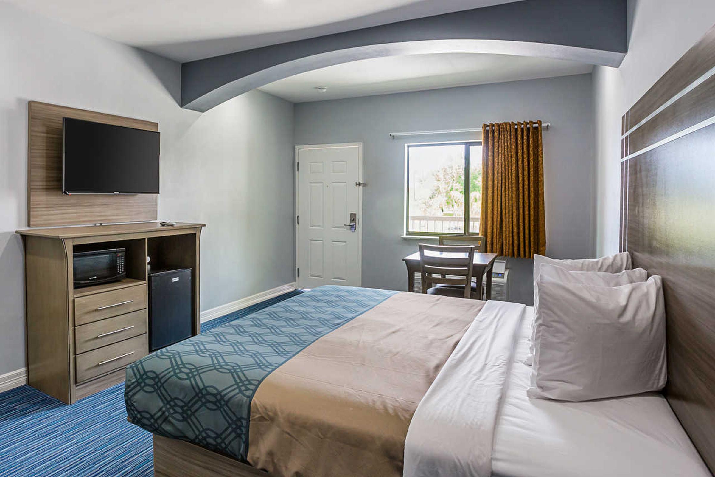 Rodeway Inn & Suites クラークスビル エクステリア 写真