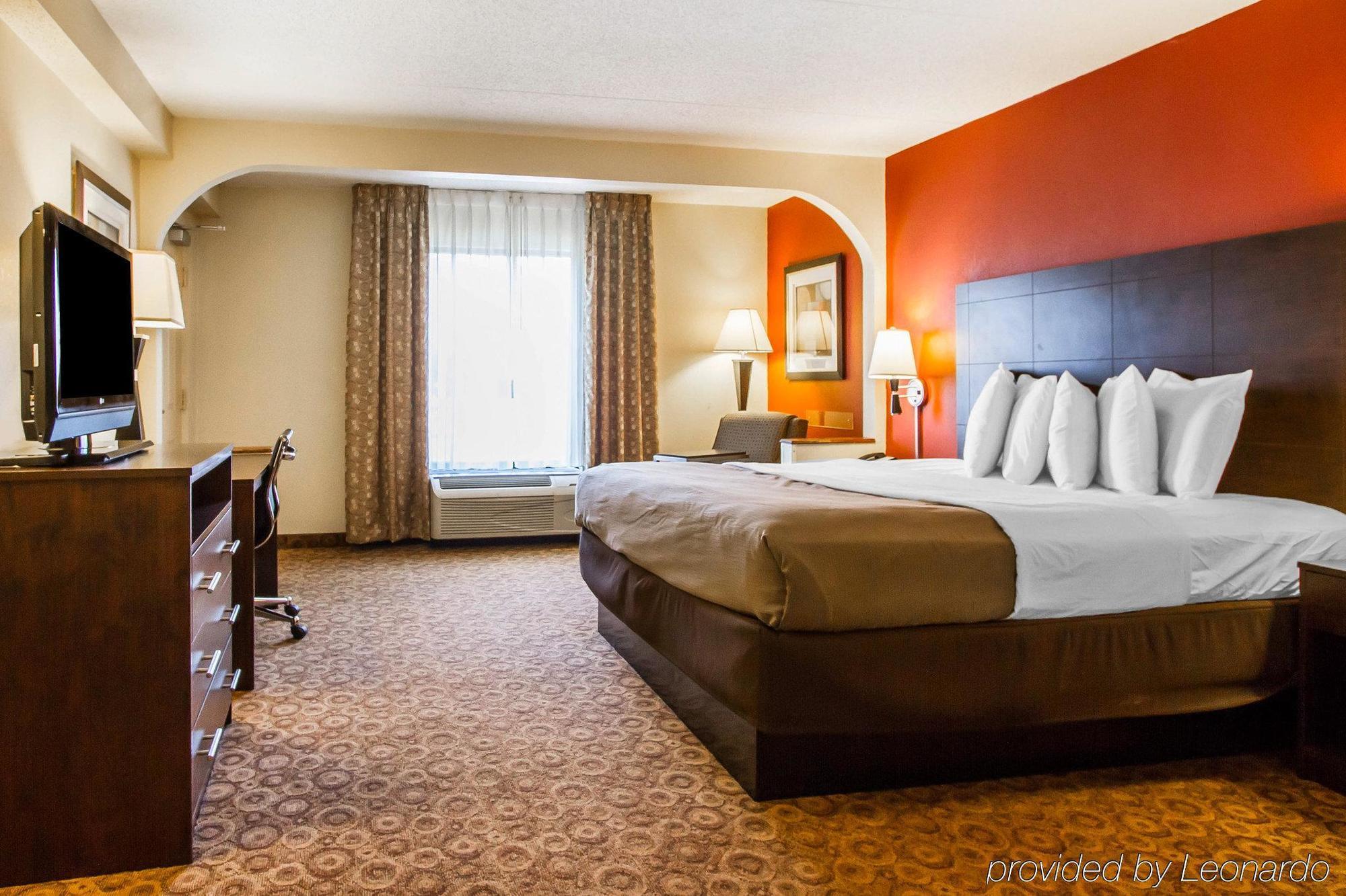 Rodeway Inn & Suites クラークスビル エクステリア 写真