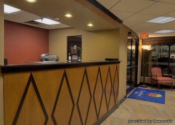 Rodeway Inn & Suites クラークスビル インテリア 写真