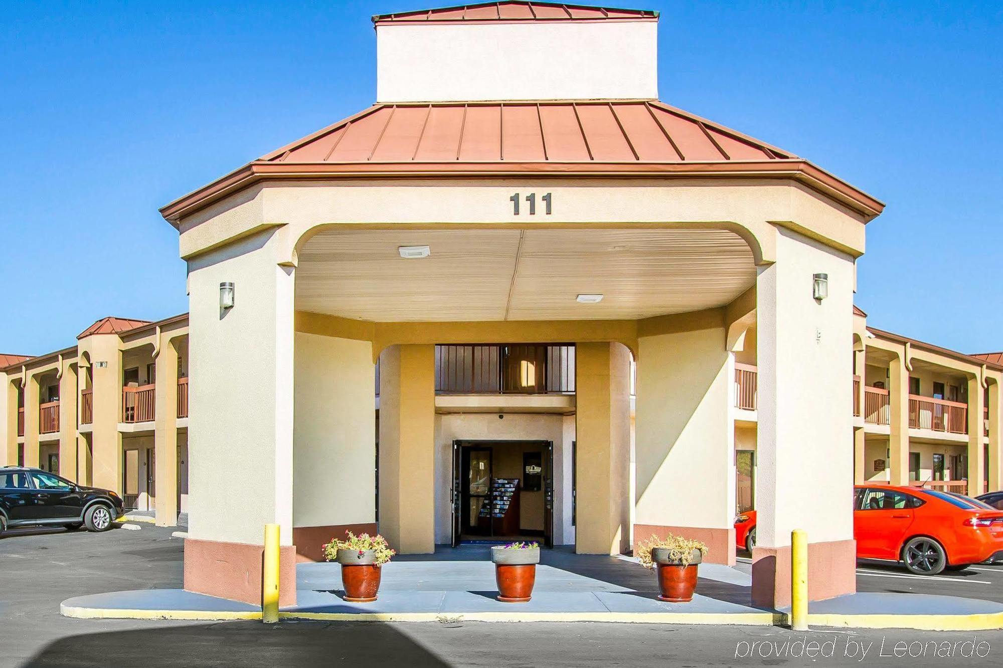 Rodeway Inn & Suites クラークスビル エクステリア 写真
