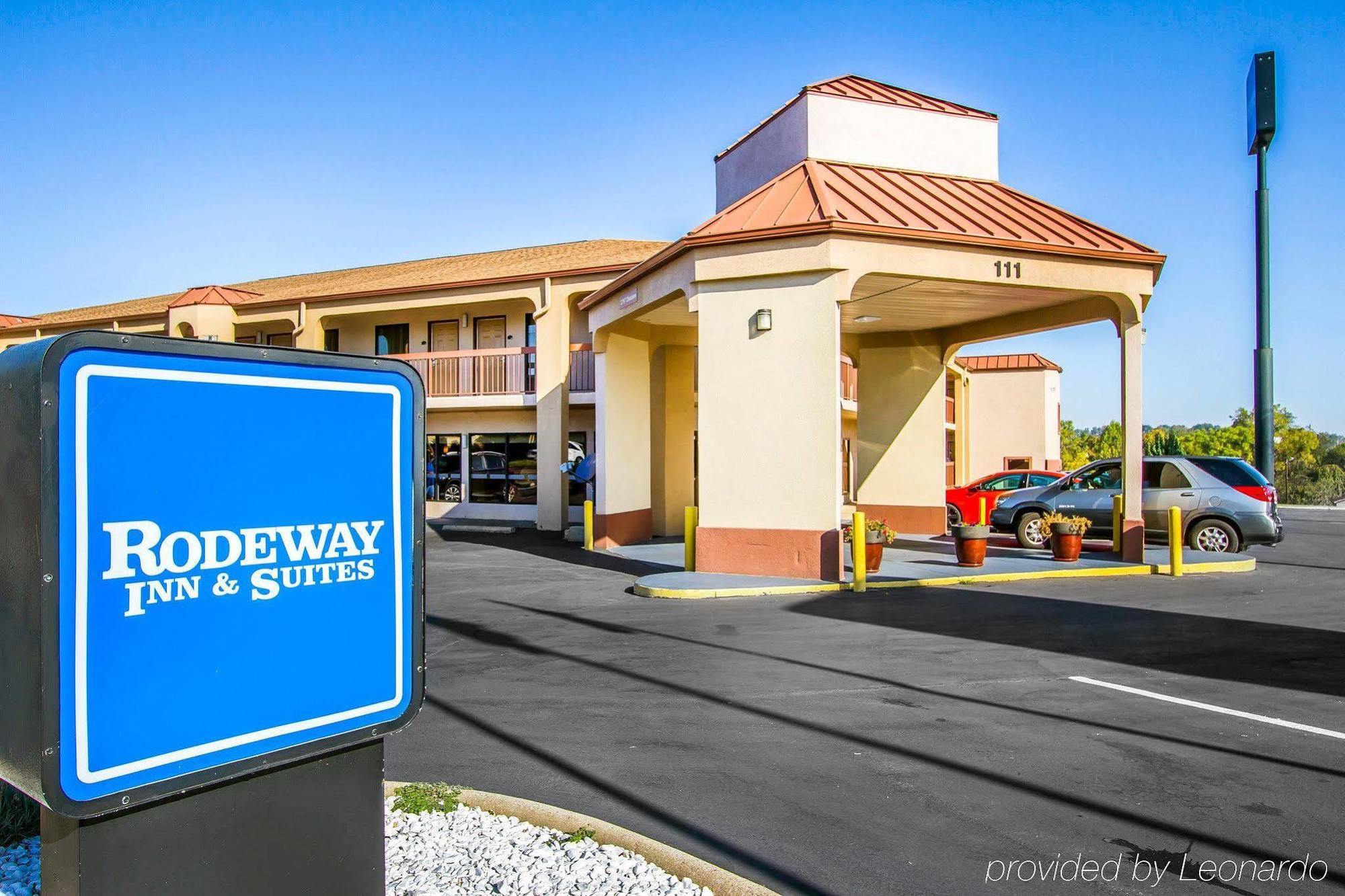 Rodeway Inn & Suites クラークスビル エクステリア 写真