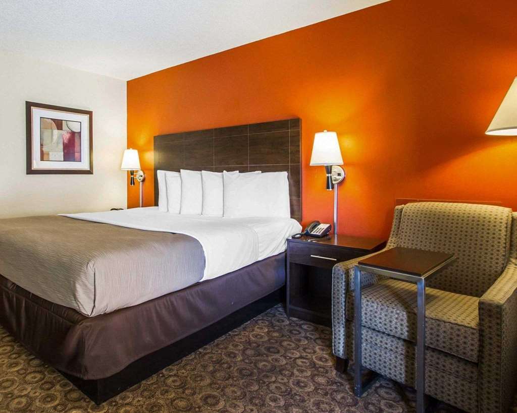 Rodeway Inn & Suites クラークスビル 部屋 写真