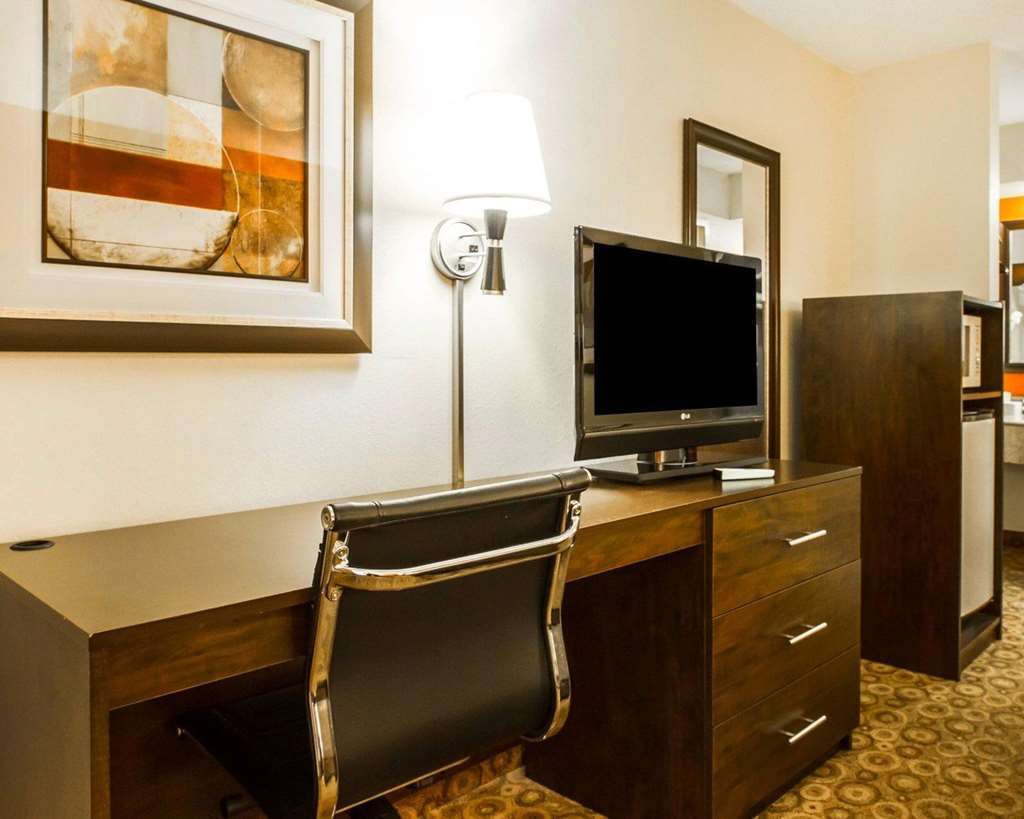 Rodeway Inn & Suites クラークスビル 部屋 写真