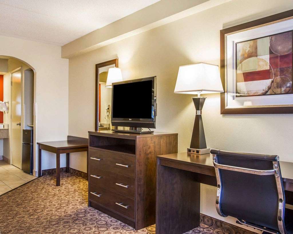 Rodeway Inn & Suites クラークスビル 部屋 写真