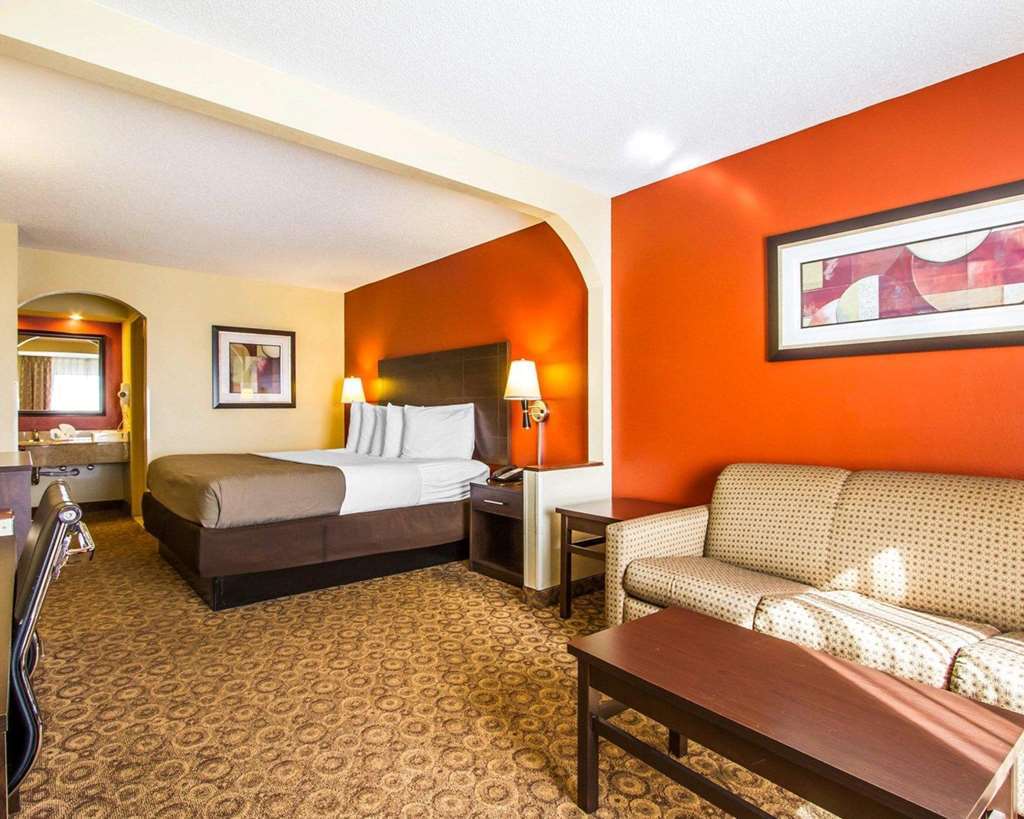 Rodeway Inn & Suites クラークスビル 部屋 写真